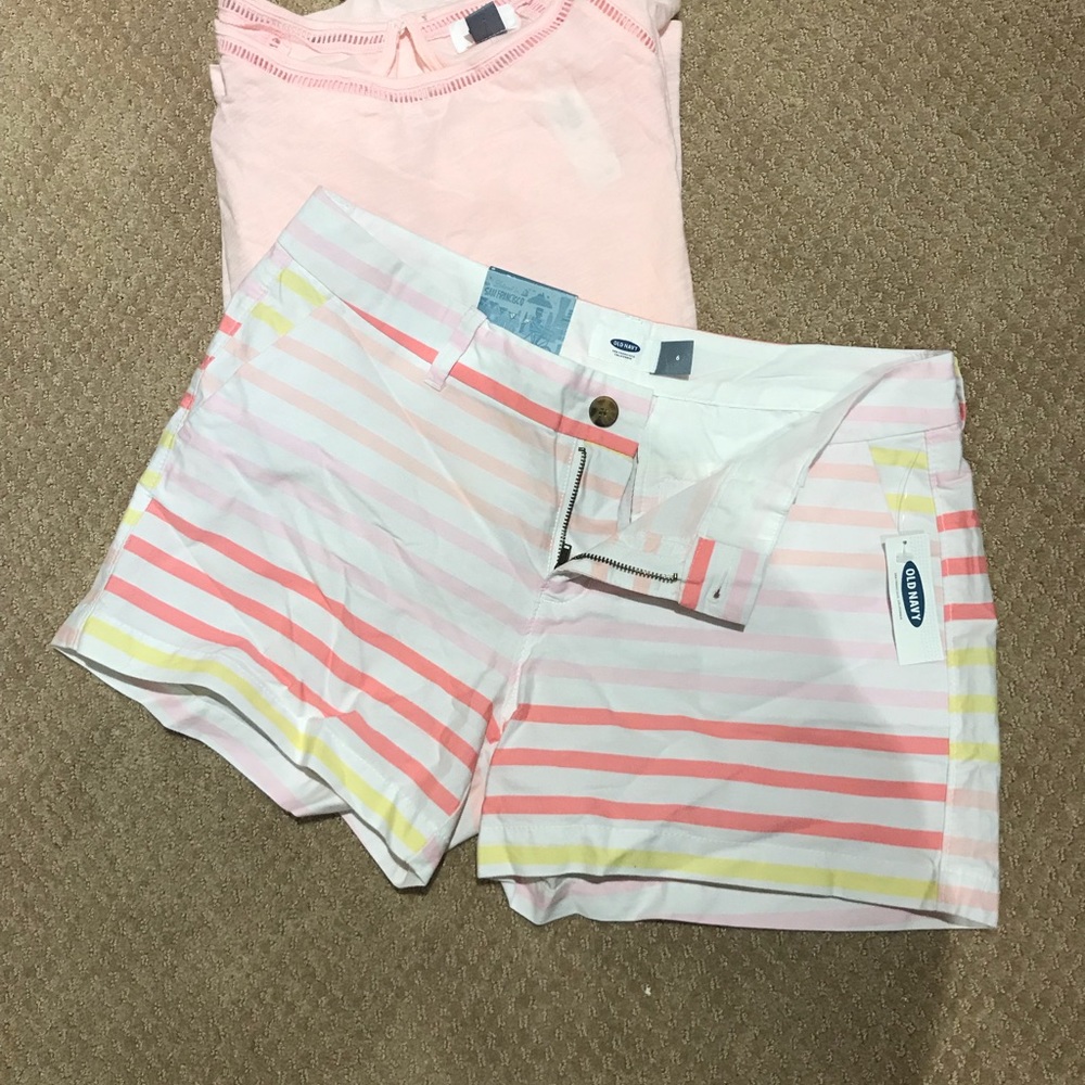 NWT! Adorable Old Navy Striped Shorts - Picture 3 of 5